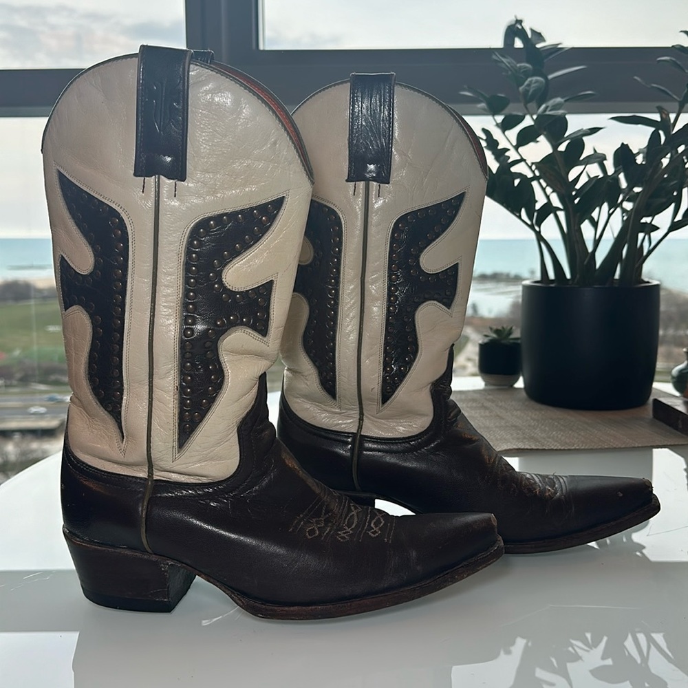 Frye Women’s Cowboy Boots cream chocolate brown studded (77780 F955) SZ 10